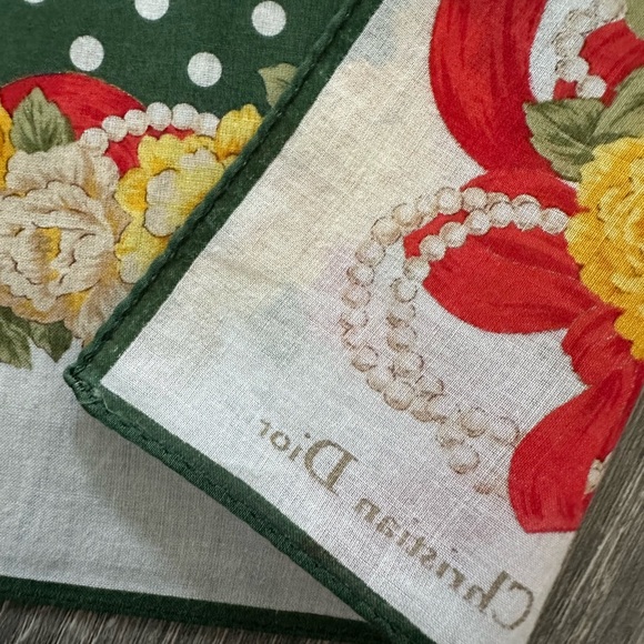 FREE Dior Green Polka Dot Holiday Scarf withh a $400 purchases last 1 n stock - Picture 4 of 5